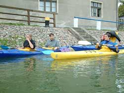 warten an der Schleuse in Neuhaus