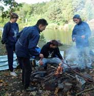 Ines, Matthias, Heiko und Roberto am Lagerfeuer