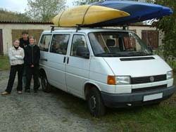 mit dem Bus an der Garage