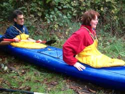 Matthias und Heike rutschen aufs Wasser