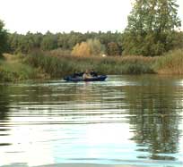 warten vor der Schleuse Neuhaus