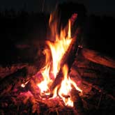 Am gem&uuml;tlichen Lagerfeuer holt man sich leider schnell ein Brandloch oder einen Ru�fleck, deshalb nicht die beste Kleidung nehmen.