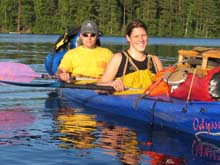 Ronald F. und Janina F. im Kajak in Schweden 2004.