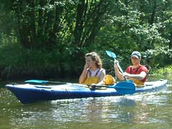 Manuela und Hardy paddeln auf der Drahendorfer Spree