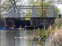 an der Selbstbedienungsschleuse