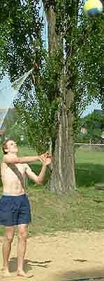 Christian B beim Aufschlag