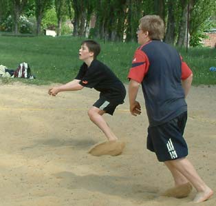 Erik nimmt diesen Ball an
