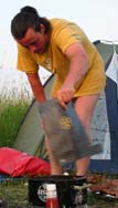 Danny beim Grillen
