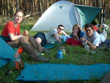 Karina K., Tobias S., Heike R. und Matthias K. nach dem Essen