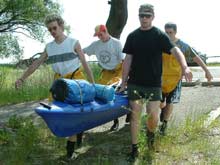 Am Fallwehr hei�ts wieder Boote umtragen.