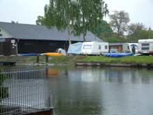 Blick auf den BSC S&uuml;d 05 Brandenburg bei Regen