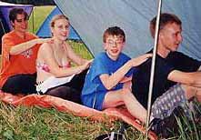 Silke, Jana, Mattis und Christopher im Massagebereich