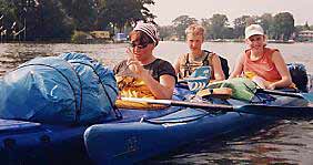 Astrid, Christopher und Jana genie&szlig;en die Sch&ouml;nheit des Kr&uuml;pelsee's