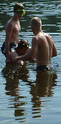 Roberto, Mattis und Lutz beim Baden