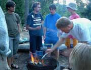 Matze, Roberto, Felix, Mattis und Dennis am Lagerfeuer
