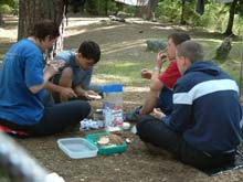 Heike R., Matthias K., Toni M. und Steffen Z. beim Fr&uuml;hst&uuml;ck