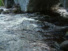 Wellen und Walzen am Ende der Wildwasserstrecke