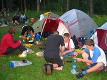 Heike R., Matthias K., Steffen Z., Mattis E. und Toni M. beim Abendessen