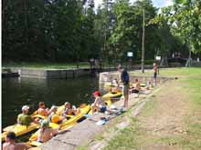 Warten an der sechsten Schleuse in Swboda Absenkung um ca. 3,5m.